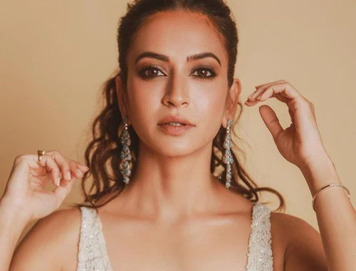 Kriti Kharbanda biography ,Movies ,Husband ,Relationship ,Father ,Age ,Height ,Net worth 2024 and more...